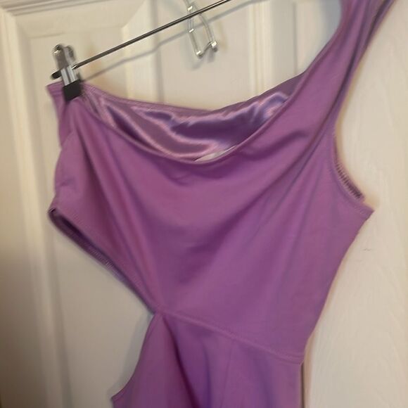 BCBGeneration Lilac One Shoulder Cutout Mini Dress EUC size 6 - Picture 4 of 9